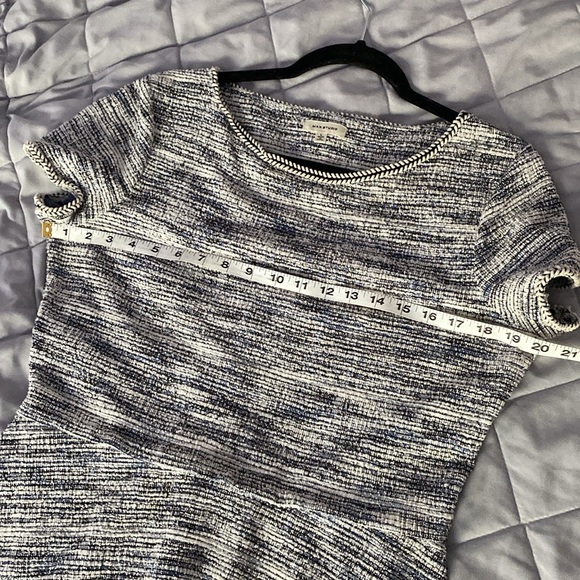 Max Studio White and Blue Textured Fit and Flare Cap Sleeve Short Dress - Picture 13 of 16